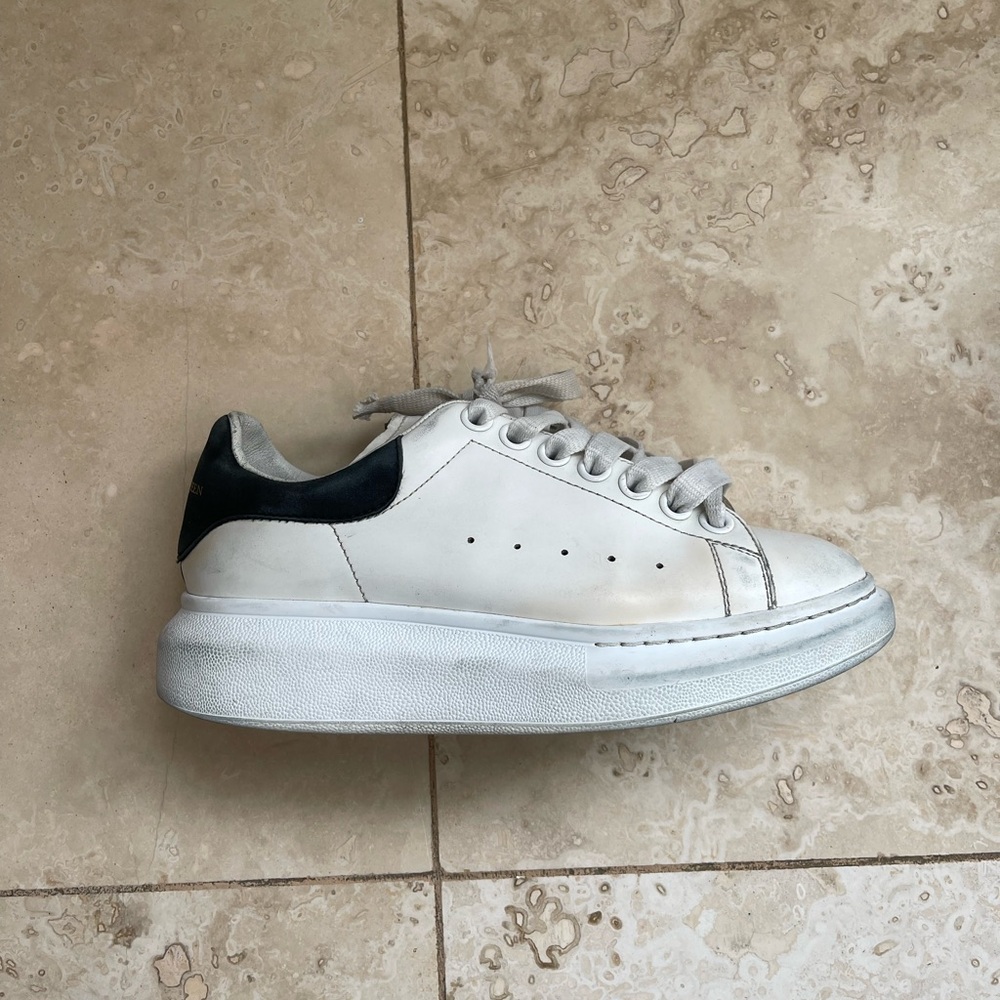 Alexander McQueen Oversized Sneaker in Black - Picture 2 of 13
